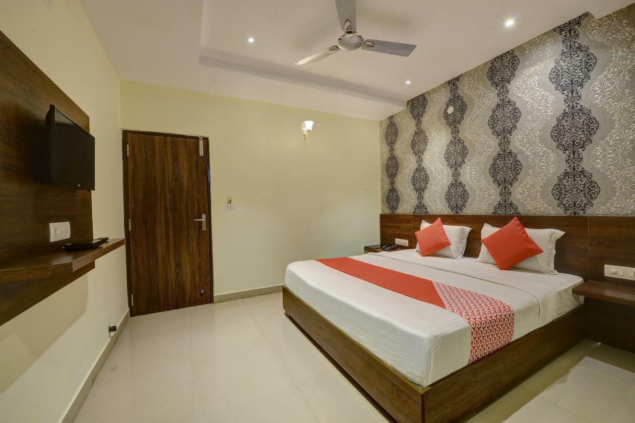Capital O Hotel Samanvi International Belur  Exterior photo